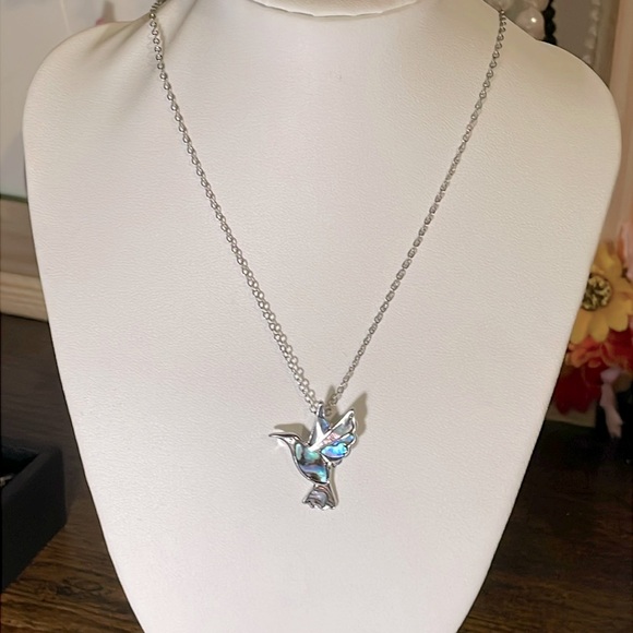 Jewelry - Vintage hummingbird silver necklace